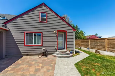 1720 S Walters Rd, Tacoma, WA 98465