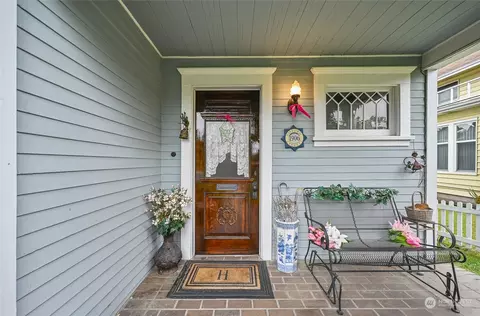 Exterior - 2518 Baker Ave, Everett, WA 98201 photo 3 of 12