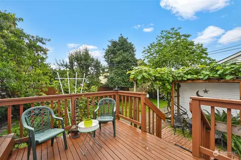 Exterior - 2518 Baker Ave, Everett, WA 98201 photo 5 of 12