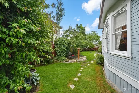 Exterior - 2518 Baker Ave, Everett, WA 98201 photo 8 of 12