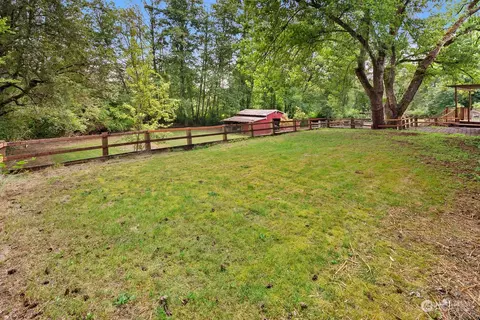 Exterior - 23211 3rd Ave SE, Bothell, WA 98021 photo 11 of 18