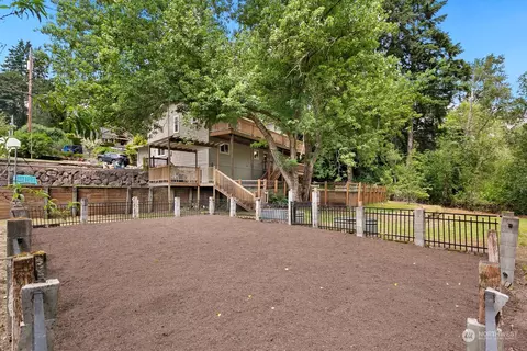 Exterior - 23211 3rd Ave SE, Bothell, WA 98021 photo 14 of 18