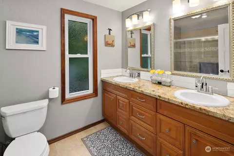 Bath - 23211 3rd Ave SE, Bothell, WA 98021 photo 2 of 3