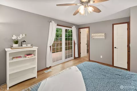 Bedroom - 23211 3rd Ave SE, Bothell, WA 98021 photo 2 of 4