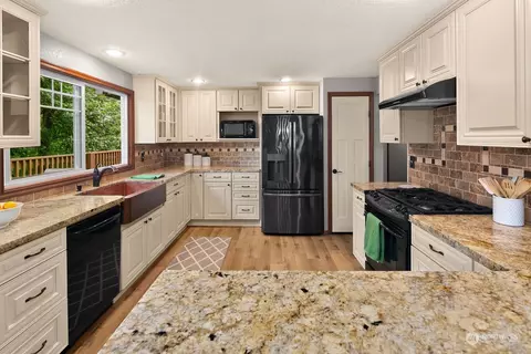 Kitchen - 23211 3rd Ave SE, Bothell, WA 98021 photo 1 of 2