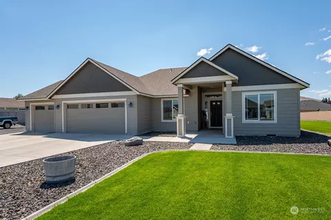 231 SE J St, Ephrata, WA 98823