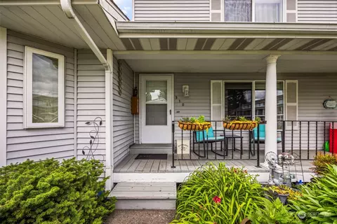 310 S 327th Pl #17B, Federal Way, WA 98003