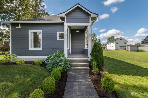 221 Vancouver St, Sumas, WA 98295