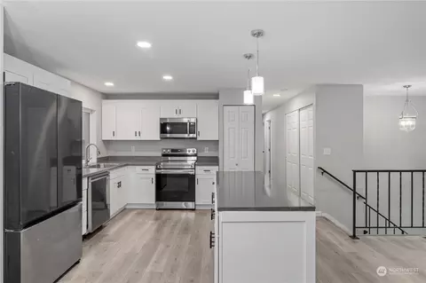 Kitchen - 16823 28th Dr SE, Bothell, WA 98012 photo 3 of 4