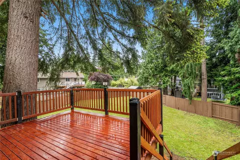 Exterior - 16823 28th Dr SE, Bothell, WA 98012 photo 4 of 5