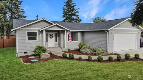 988 Diane Ave, Oak Harbor, WA 98277