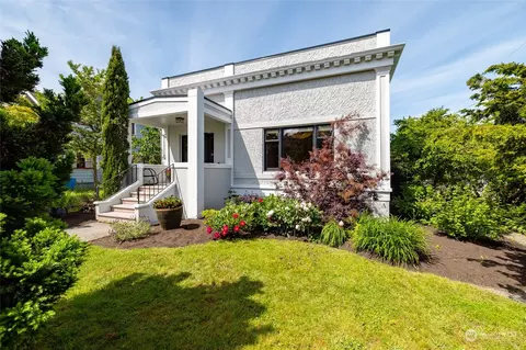 423 N 6th St, Mount Vernon, WA 98273