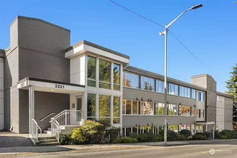 2221 Gilman Dr W #305, Seattle, WA 98119