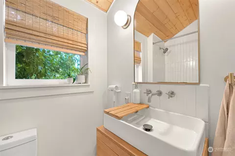Bath - 8564 Bender, Lynden, WA 98264 photo 2 of 3