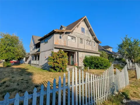 724 N Pearl St, Centralia, WA 98531