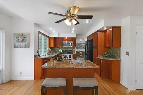 Kitchen - 2323 135th St SE, Mill Creek, WA 98012 photo 4 of 5
