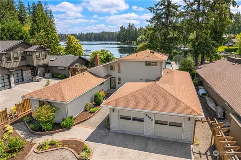 2632 214th Ave SE, Sammamish, WA 98075