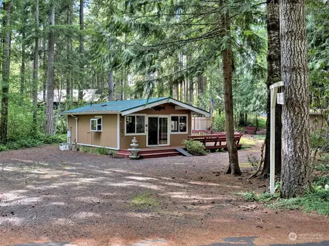 20 N Lakeview Dr, Hoodsport, WA 98548