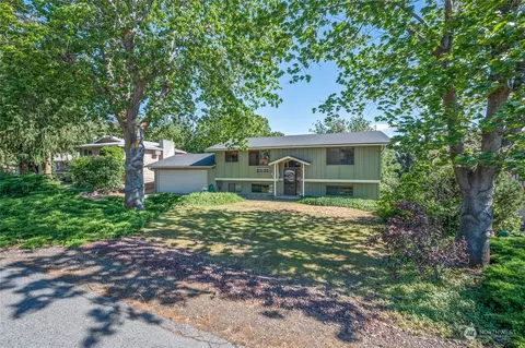 820 Etta St NE, East Wenatchee, WA 98802