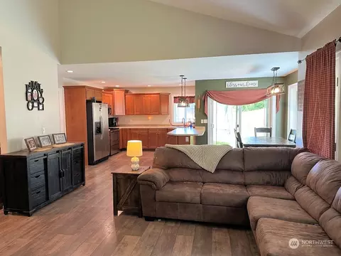 Living - 3 Perth Pl, Cosmopolis, WA 98537 photo 3 of 5