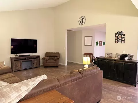 Living - 3 Perth Pl, Cosmopolis, WA 98537 photo 5 of 5