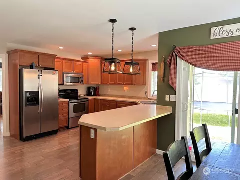 Kitchen - 3 Perth Pl, Cosmopolis, WA 98537 photo 2 of 4