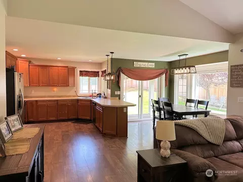 Kitchen - 3 Perth Pl, Cosmopolis, WA 98537 photo 3 of 4