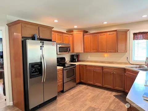 Kitchen - 3 Perth Pl, Cosmopolis, WA 98537 photo 1 of 4