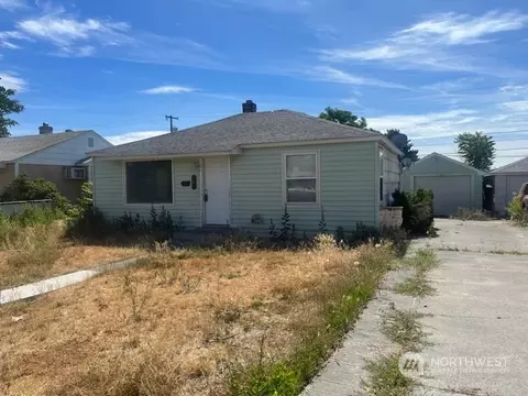 241 W Knolls Visa Dr, Moses Lake, WA 98837