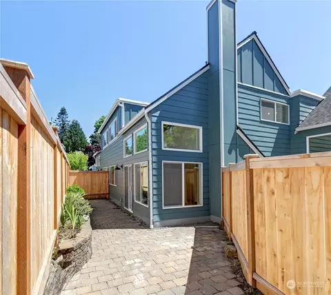 8424 25th Ave SW #B, Seattle, WA 98106