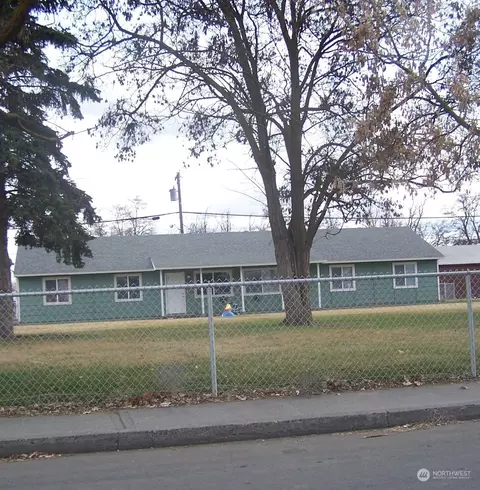 1110 1112 Arlington Dr, Moses Lake, WA 98837