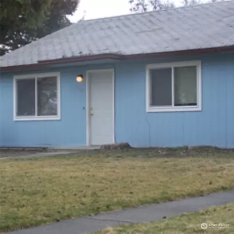 920 922 Lowry Dr, Moses Lake, WA 98837