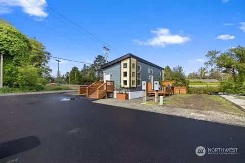 1303 30th St #1, Seaview, WA 98644