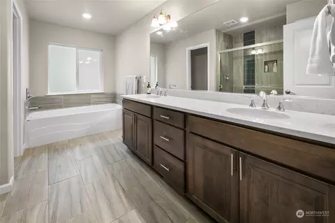 Bath - 4427 235th Pl SE, Bothell, WA 98021 photo 2 of 3