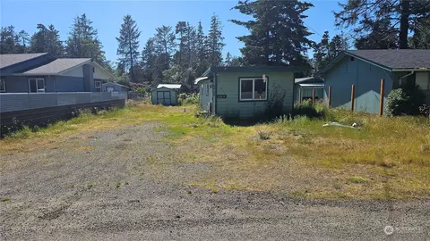 27409 W St, Ocean Park, WA 98640