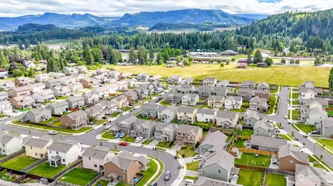 View/Area - 205 Holdner Ln, Enumclaw, WA 98022 photo 1 of 5
