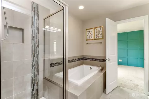 Bath - 205 Holdner Ln, Enumclaw, WA 98022 photo 4 of 4