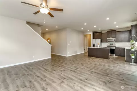 Living - 205 Holdner Ln, Enumclaw, WA 98022 photo 5 of 5