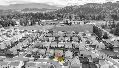 View/Area - 205 Holdner Ln, Enumclaw, WA 98022 photo 4 of 5