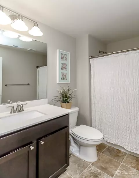 Bath - 205 Holdner Ln, Enumclaw, WA 98022 photo 1 of 4