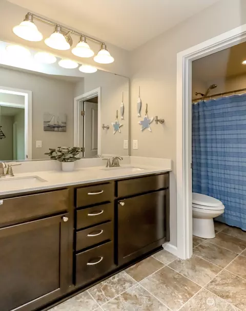 Bath - 205 Holdner Ln, Enumclaw, WA 98022 photo 2 of 4