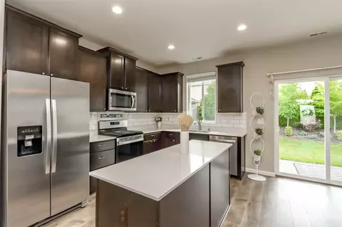 Kitchen - 205 Holdner Ln, Enumclaw, WA 98022 photo 2 of 2