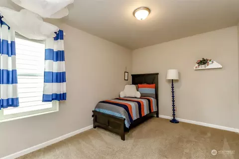 Bedroom - 205 Holdner Ln, Enumclaw, WA 98022 photo 5 of 12