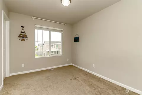 Bedroom - 205 Holdner Ln, Enumclaw, WA 98022 photo 3 of 12