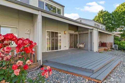 306 NE 85th St #1F, Vancouver, WA 98665