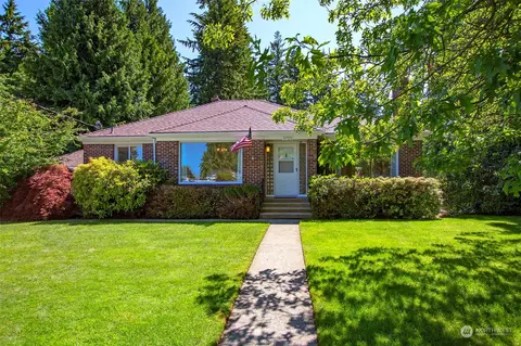 5725 West Dr, Everett, WA 98203