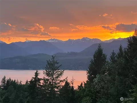 305 Dewatto Rd W, Seabeck, WA 98380