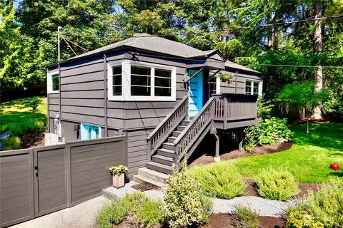 11303 28th Ave NE, Seattle, WA 98125