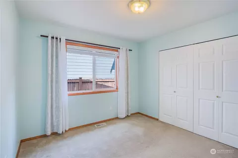 Bedroom - 20014 34th Ave SE, Bothell, WA 98012 photo 2 of 3