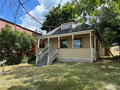 994 S Clark St, Republic, WA 99166